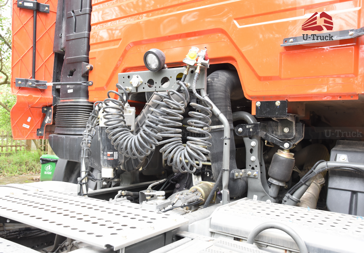 Xe đầu kéo HOWO NX 440 cầu dầu