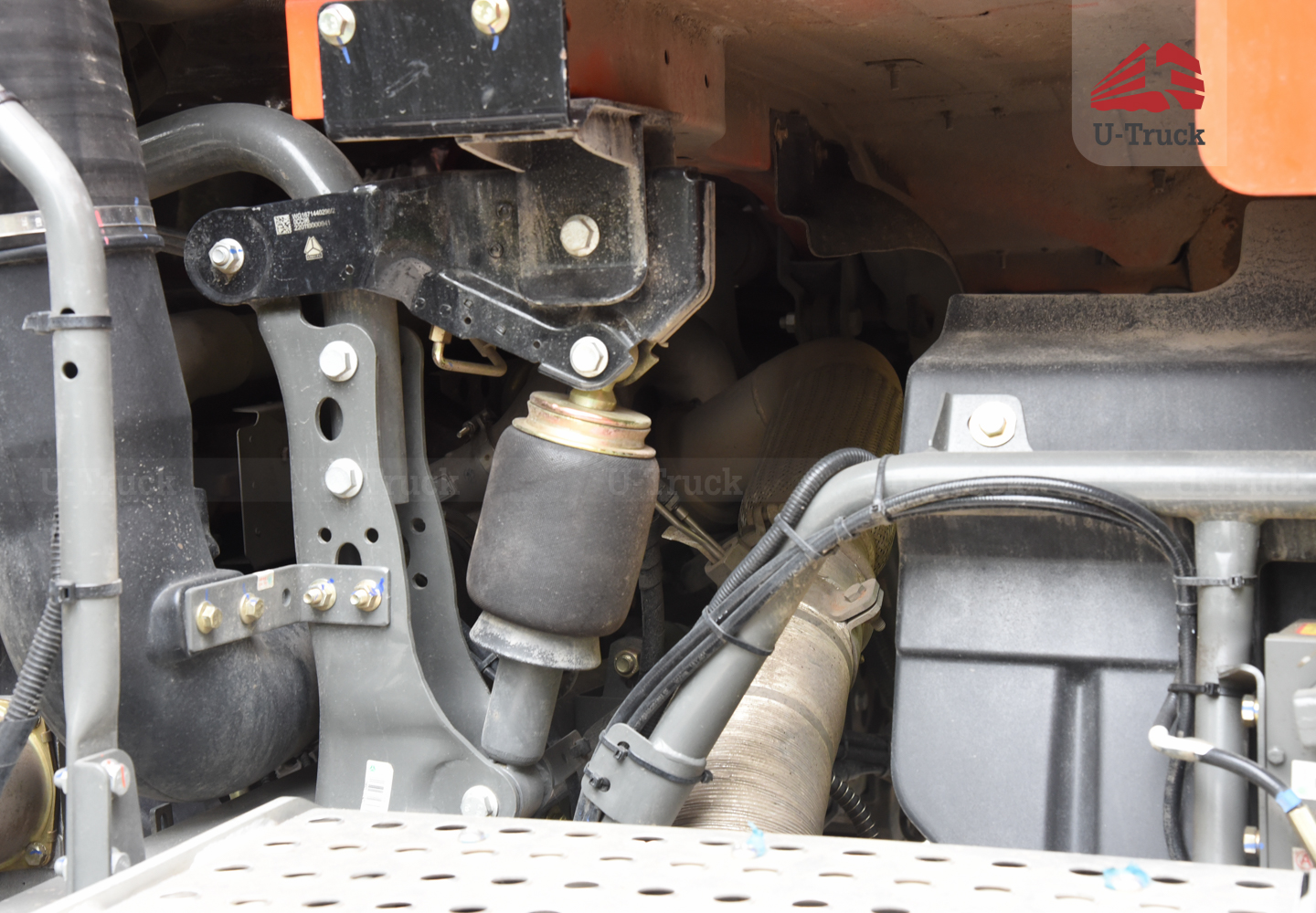 Xe đầu kéo HOWO NX 440 cầu dầu