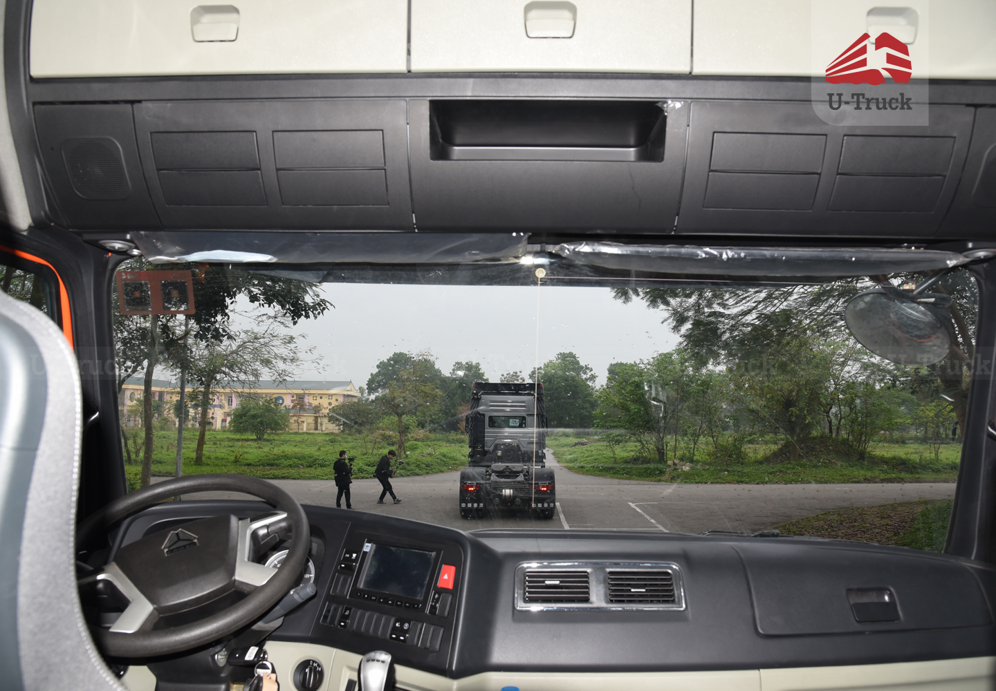 Xe đầu kéo HOWO NX 440 cầu dầu