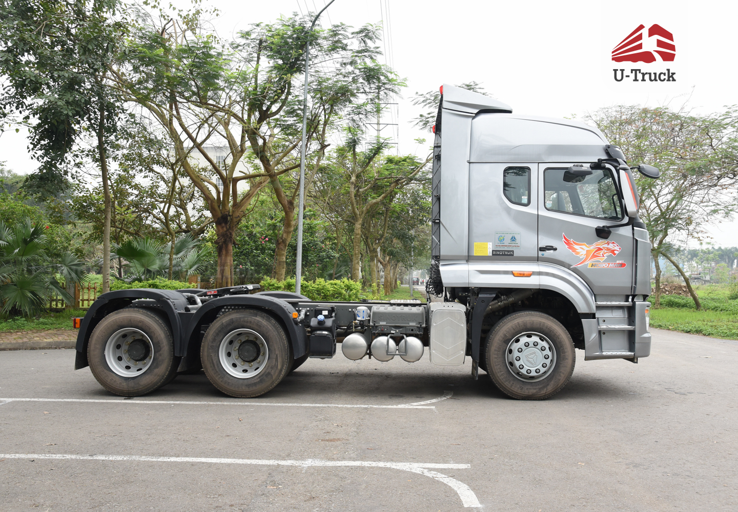 Xe đầu kéo HOWO NX 440 cầu láp