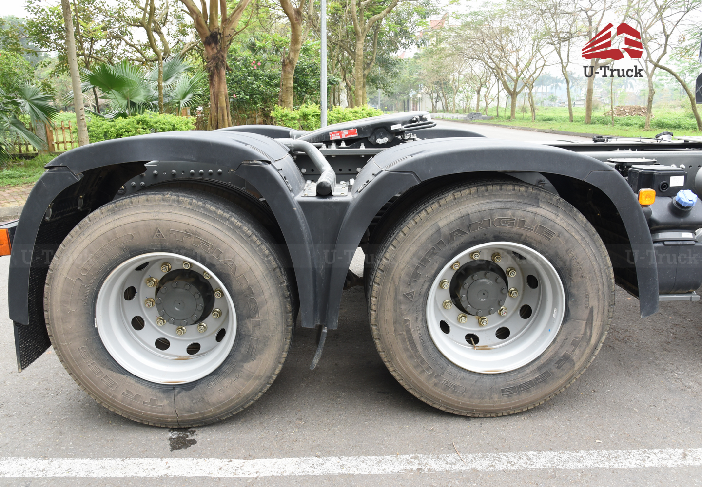 Xe đầu kéo HOWO NX 440 cầu láp