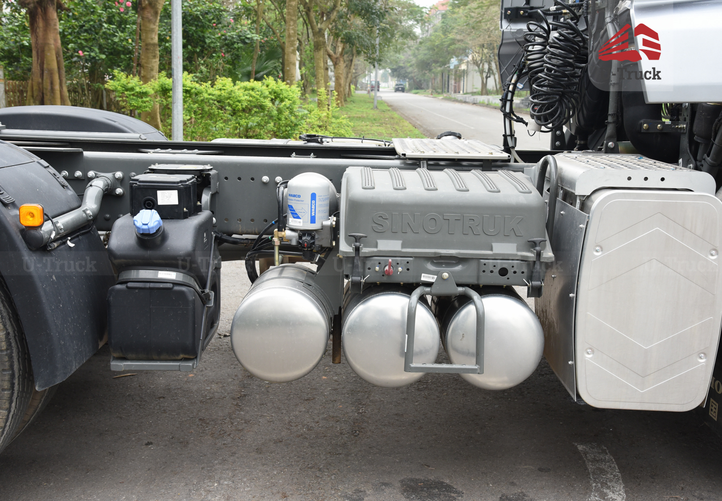 Xe đầu kéo HOWO NX 440 cầu láp