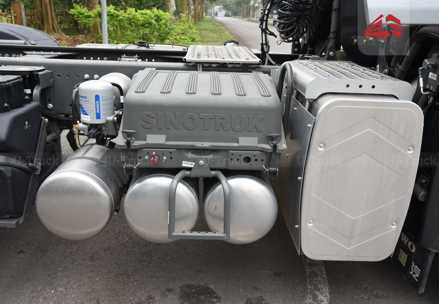 Xe đầu kéo HOWO NX 440 cầu láp