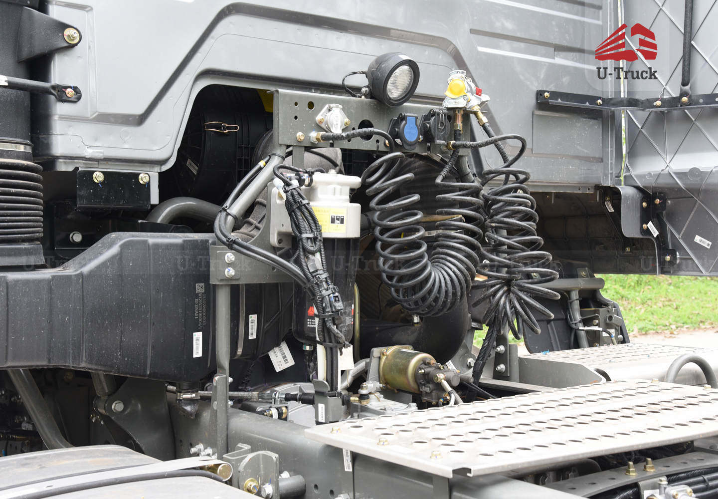 Xe đầu kéo HOWO NX 440 cầu láp