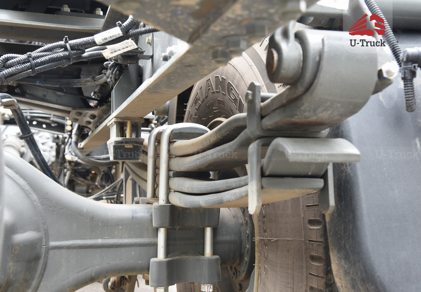 Xe đầu kéo HOWO NX 280 cầu láp