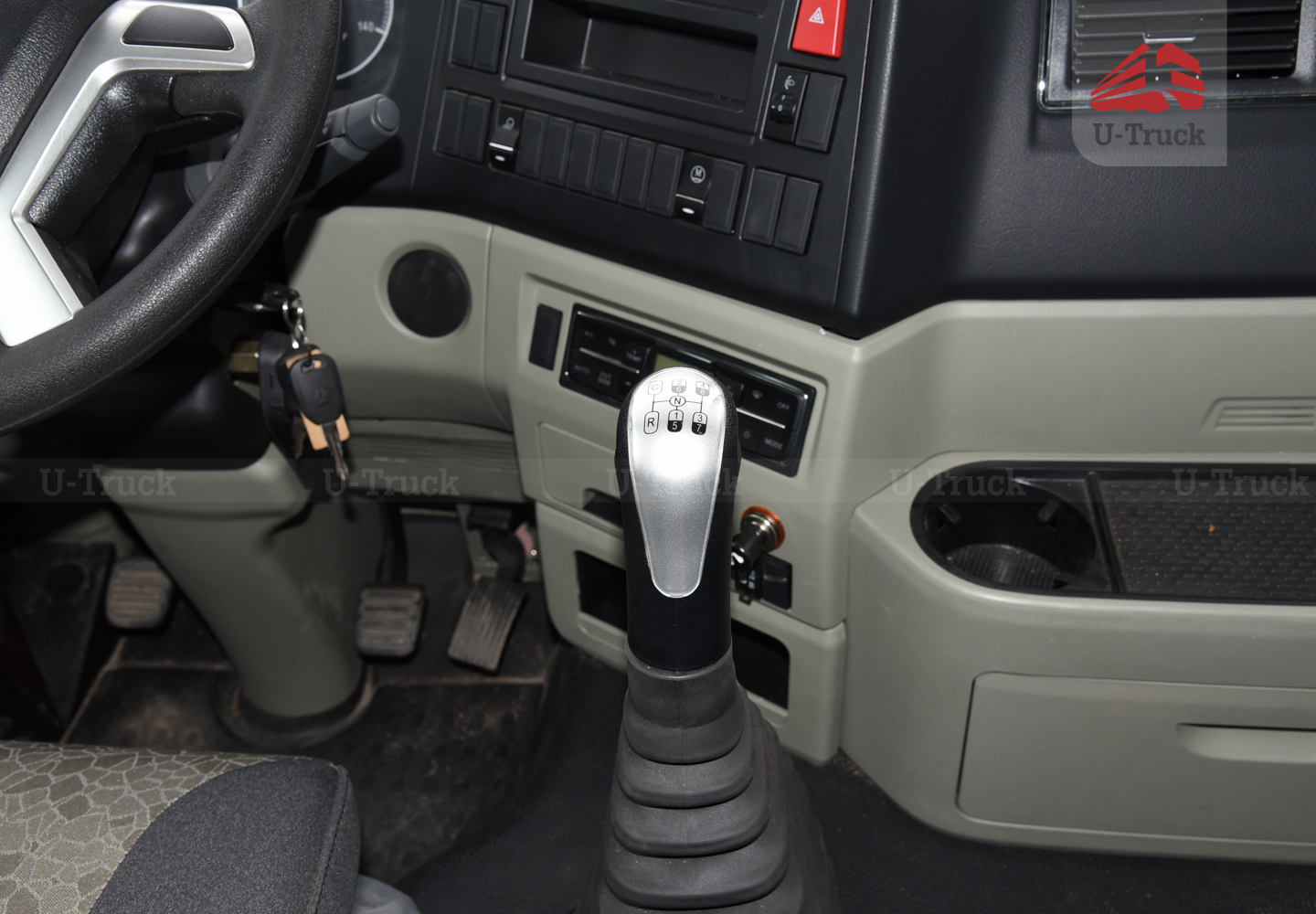 Xe đầu kéo HOWO NX 280 cầu láp