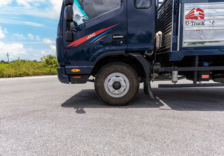 Xe tải JAC N680 Thùng bạt 6T5