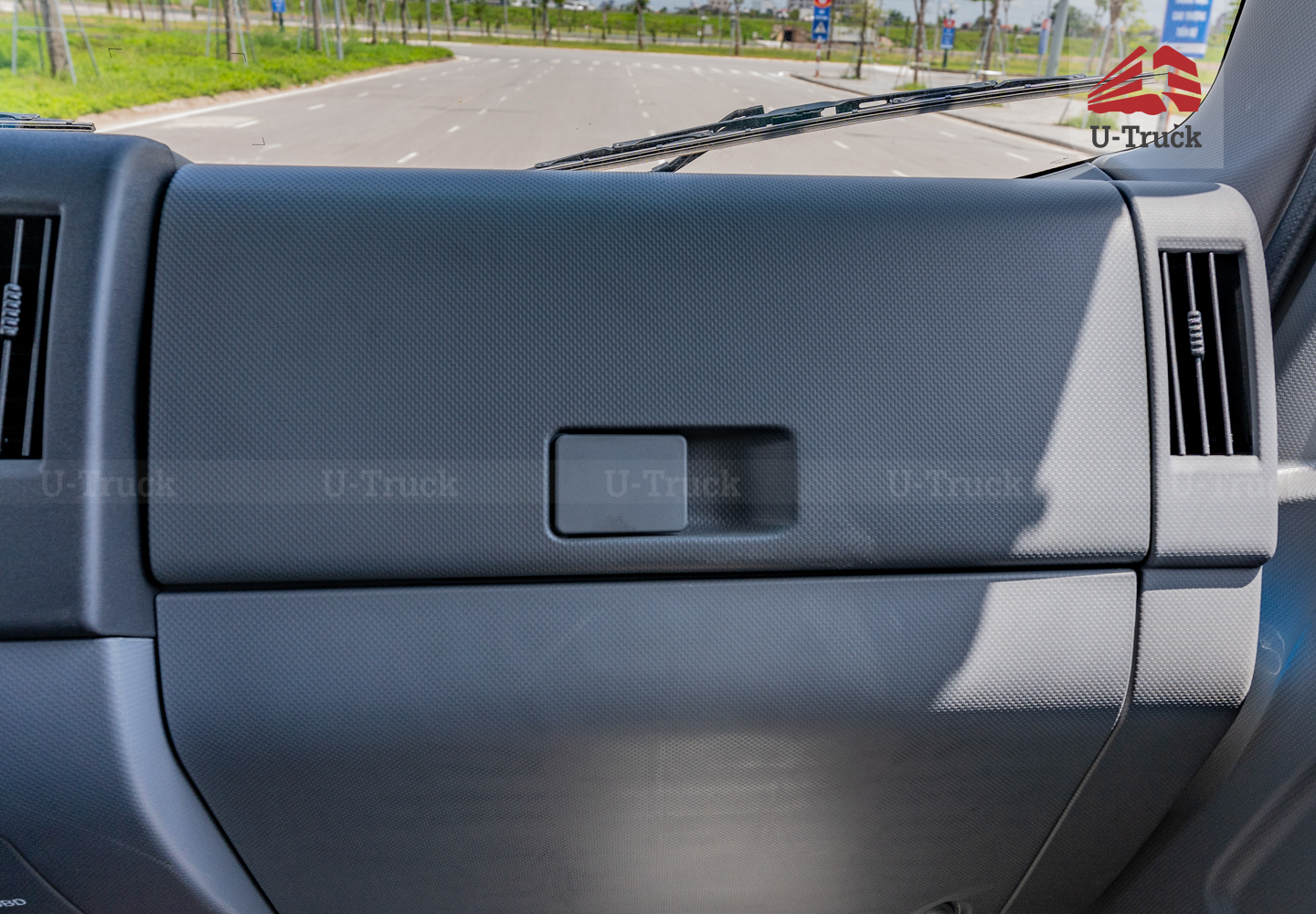 Xe tải JAC N650S Plus Thùng kín 6T4