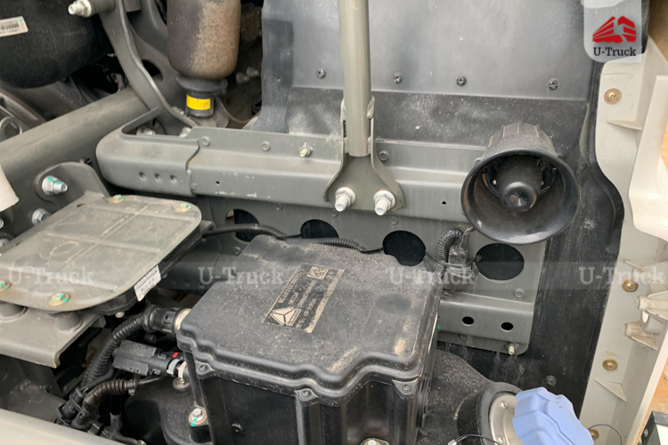 Xe đầu kéo HOWO G7 440 cầu láp