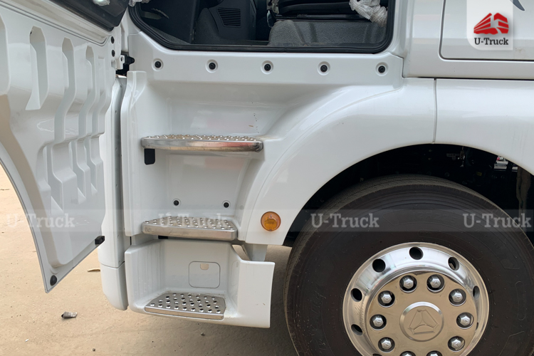 Xe đầu kéo HOWO G7 440 cầu láp