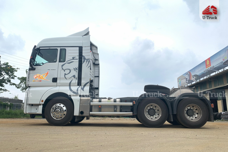 Xe đầu kéo HOWO G7 440 cầu láp