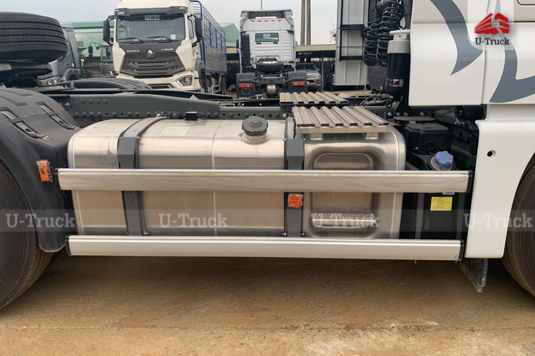 Xe đầu kéo HOWO G7 440 cầu láp