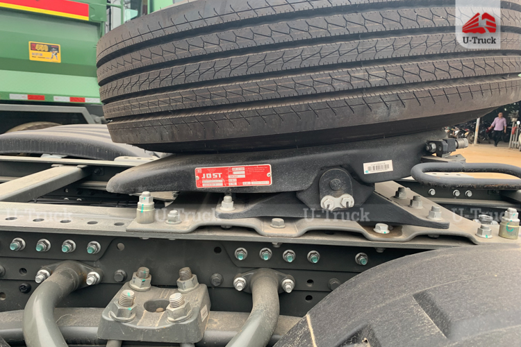 Xe đầu kéo HOWO G7 440 cầu láp