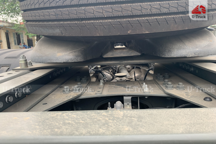 Xe đầu kéo HOWO G7 440 cầu láp