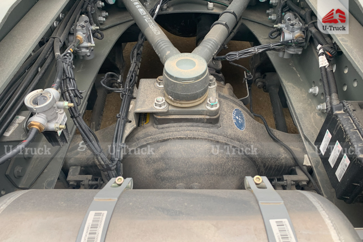 Xe đầu kéo HOWO G7 440 cầu láp