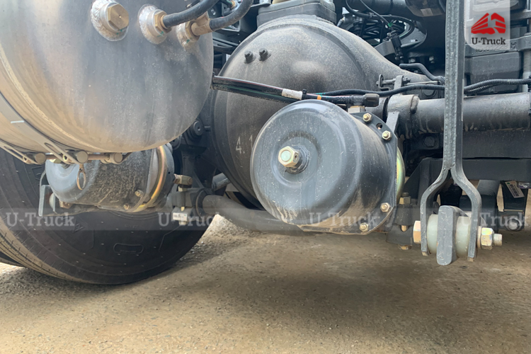 Xe đầu kéo HOWO G7 440 cầu láp