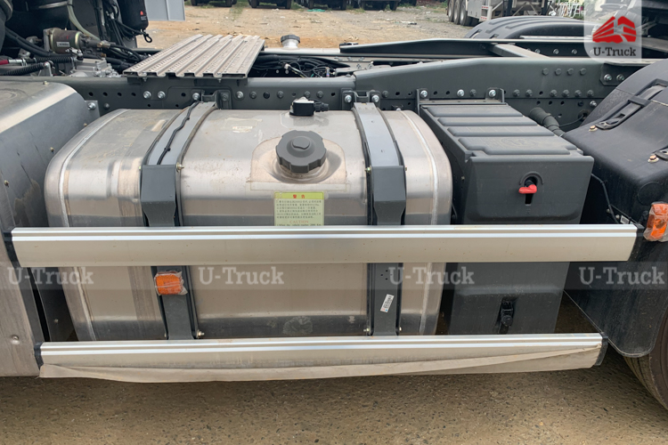 Xe đầu kéo HOWO G7 440 cầu láp