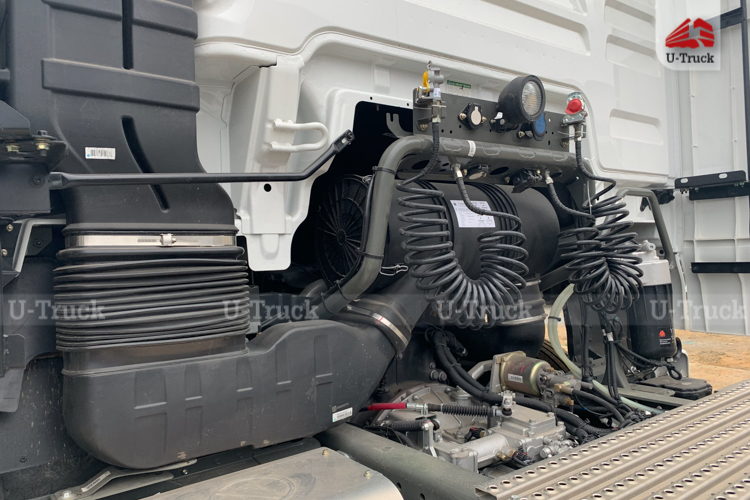 Xe đầu kéo HOWO G7 440 cầu láp