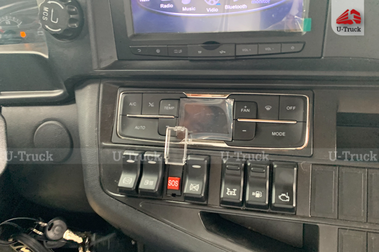 Xe đầu kéo HOWO G7 440 cầu láp