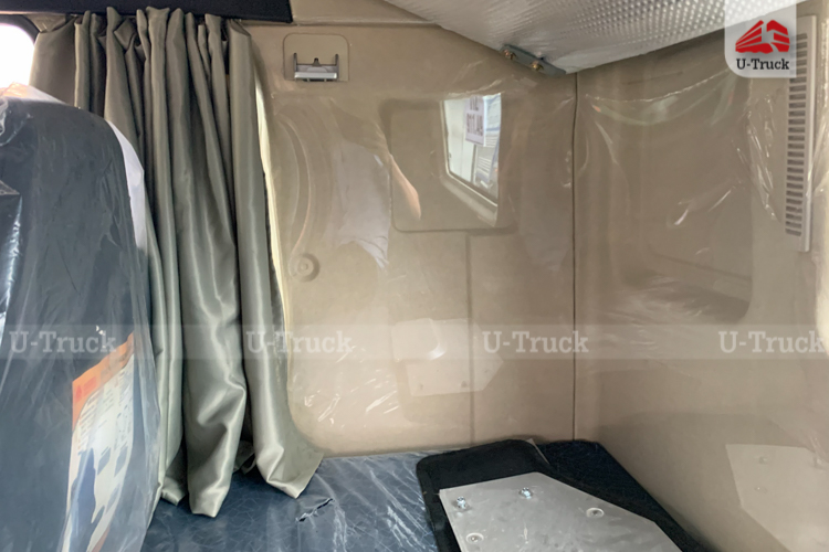 Xe đầu kéo HOWO G7 440 cầu láp