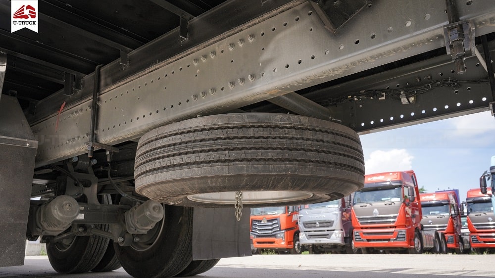 Xe tải HOWO MAX 280 6X2 Khung Mui 9M9 (NEW)