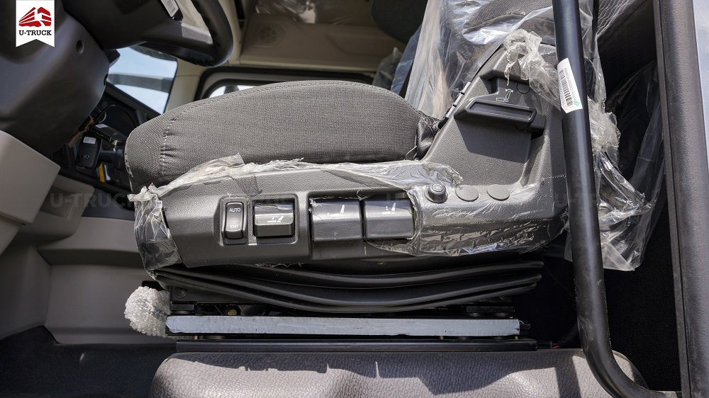 Xe tải HOWO MAX 280 6X2 Khung Mui 9M9 (NEW)