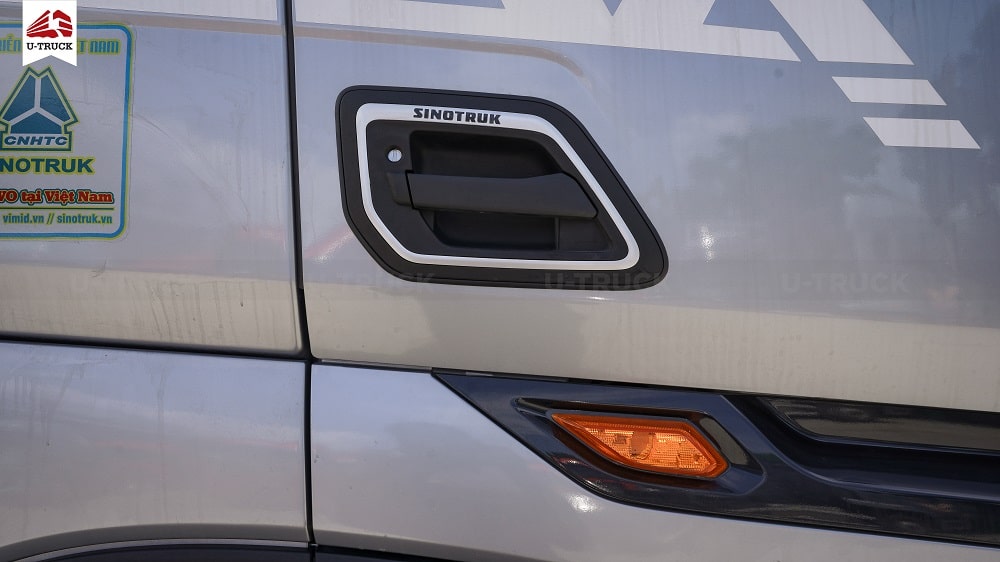 Xe tải HOWO MAX 280 6X2 Khung Mui 9M9 (NEW)