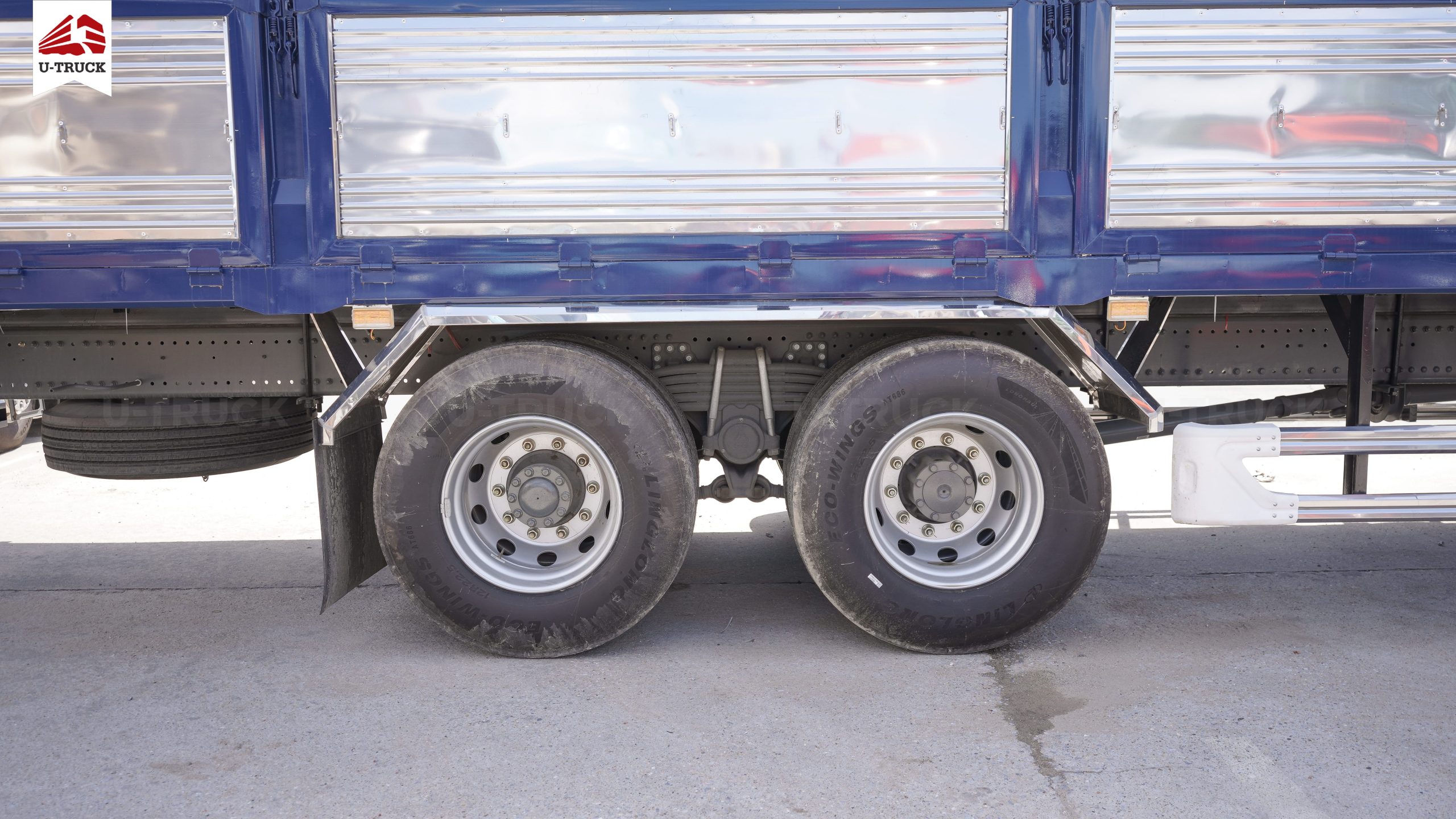 Xe tải HOWO MAX 280 6X2 Khung Mui 9M9 (NEW)