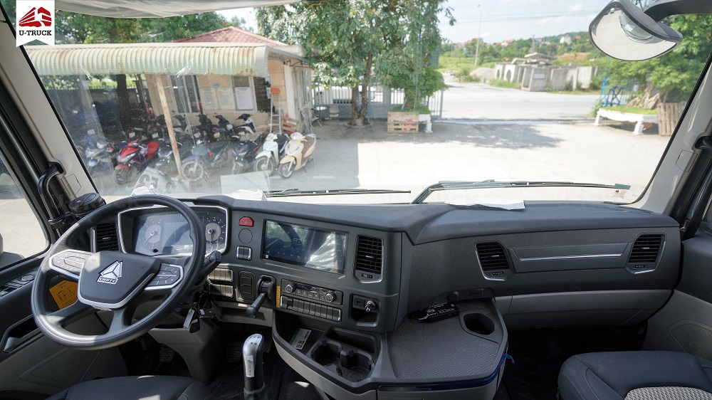 Xe tải HOWO MAX 280 6X2 Khung Mui 9M9 (NEW)