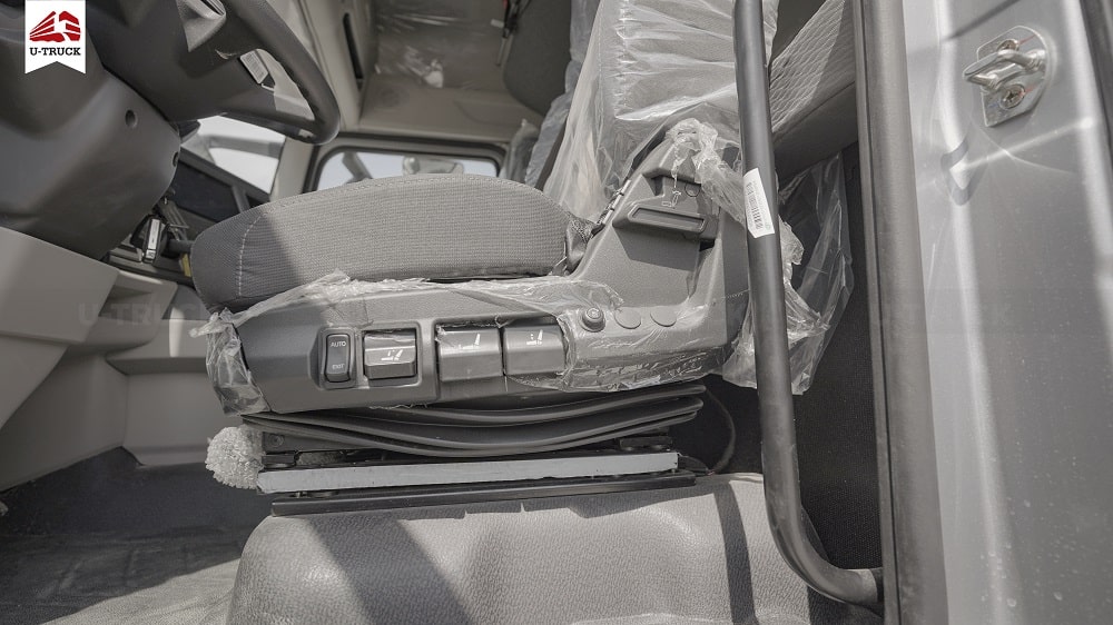 Xe tải HOWO MAX 280 6X2 Khung Mui 9M9 (NEW)