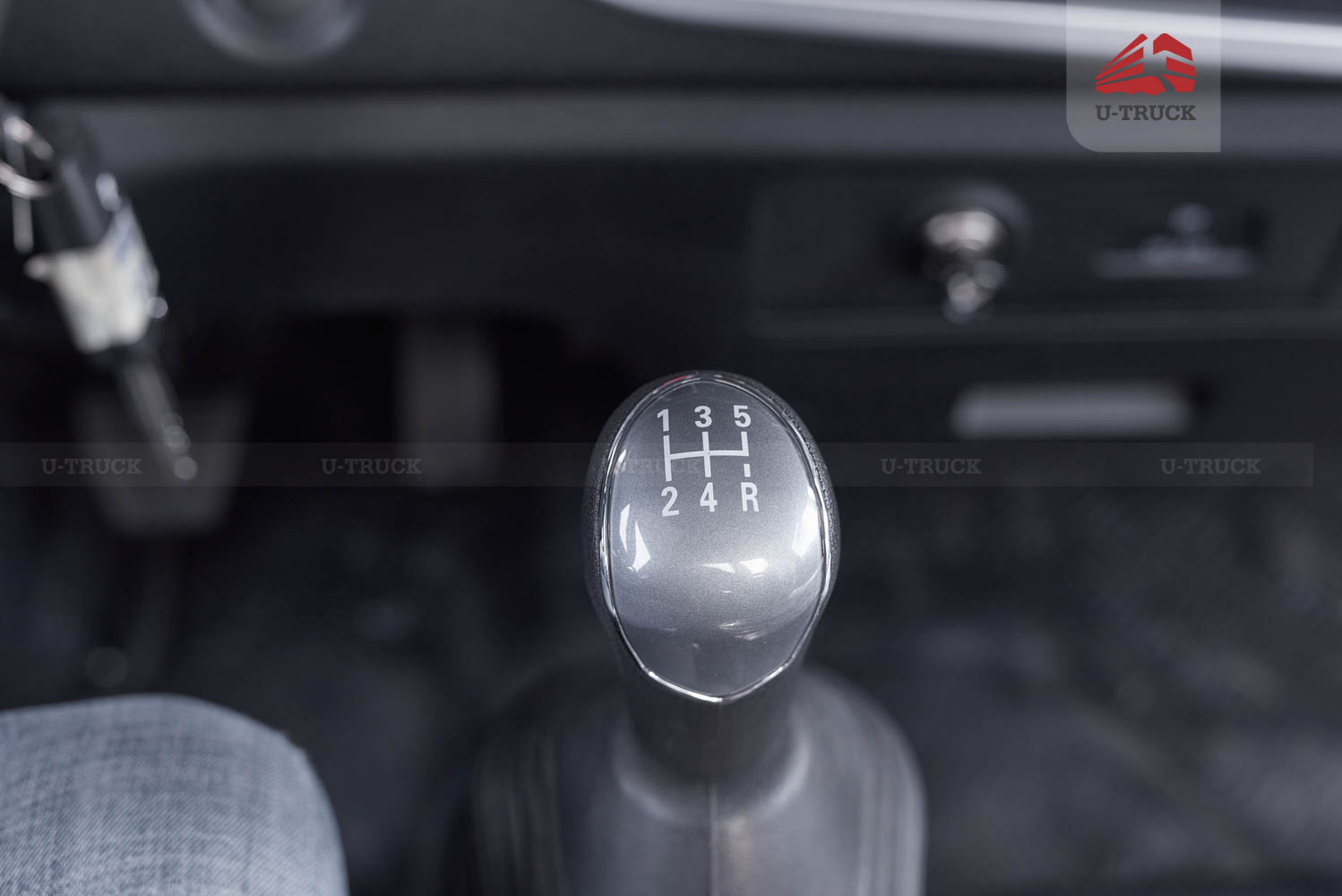 Xe tải JAC H250 E5 thùng kín