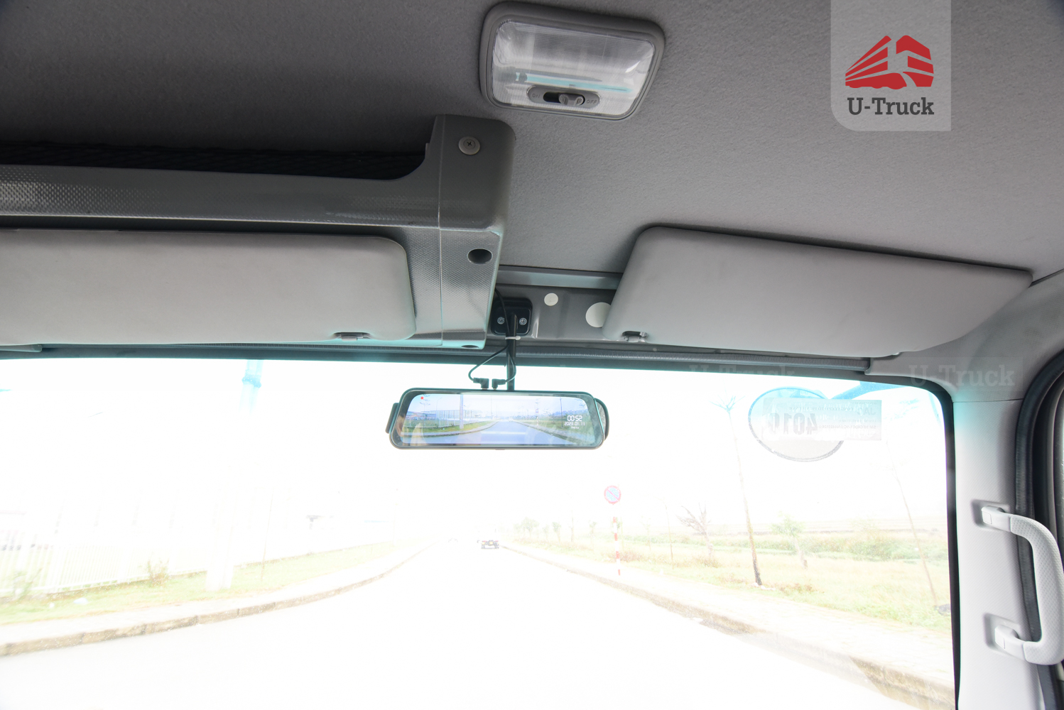 Xe tải JAC N350S 4×2 thùng kín bửng nâng