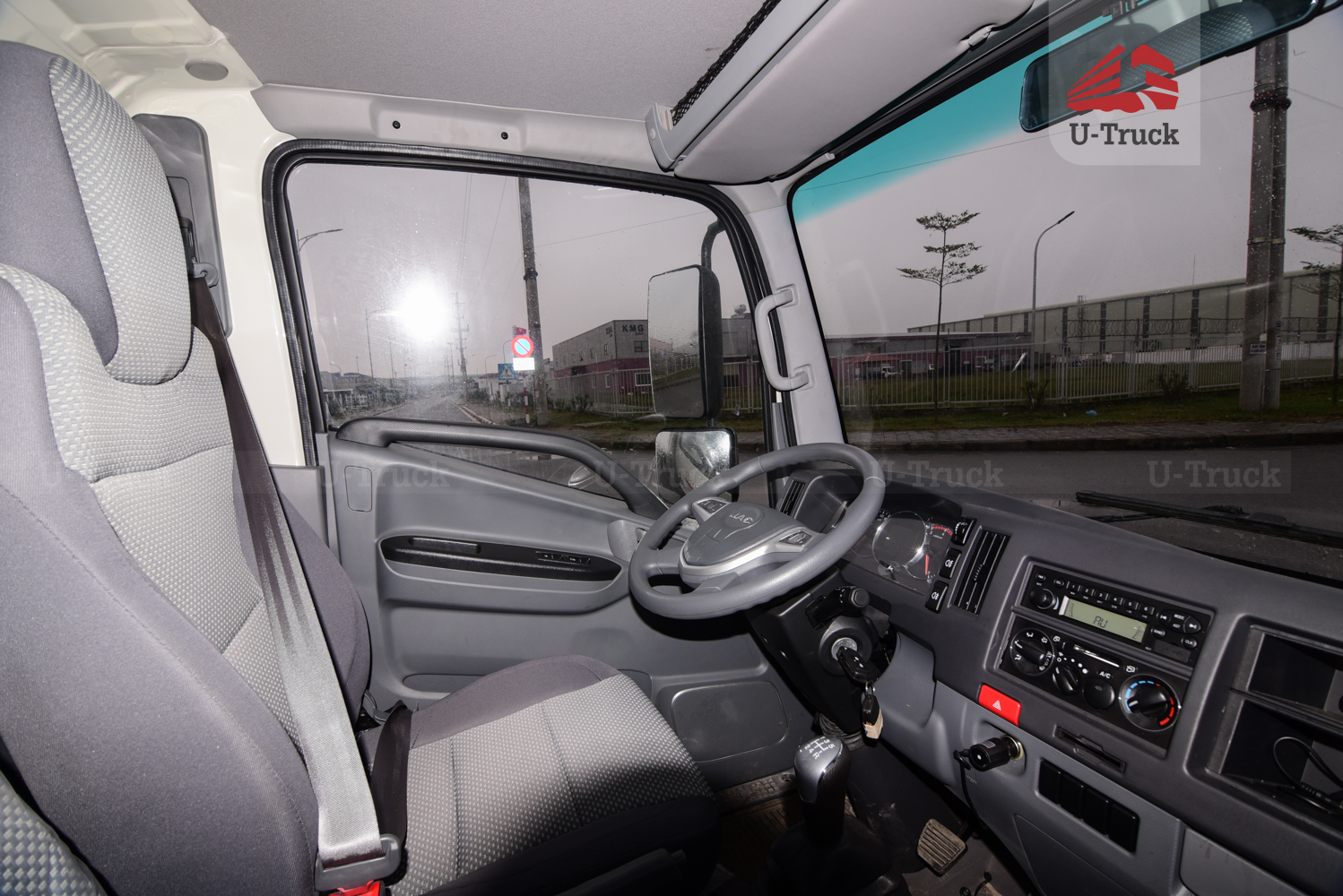 Xe tải JAC N350S 4×2 thùng kín bửng nâng