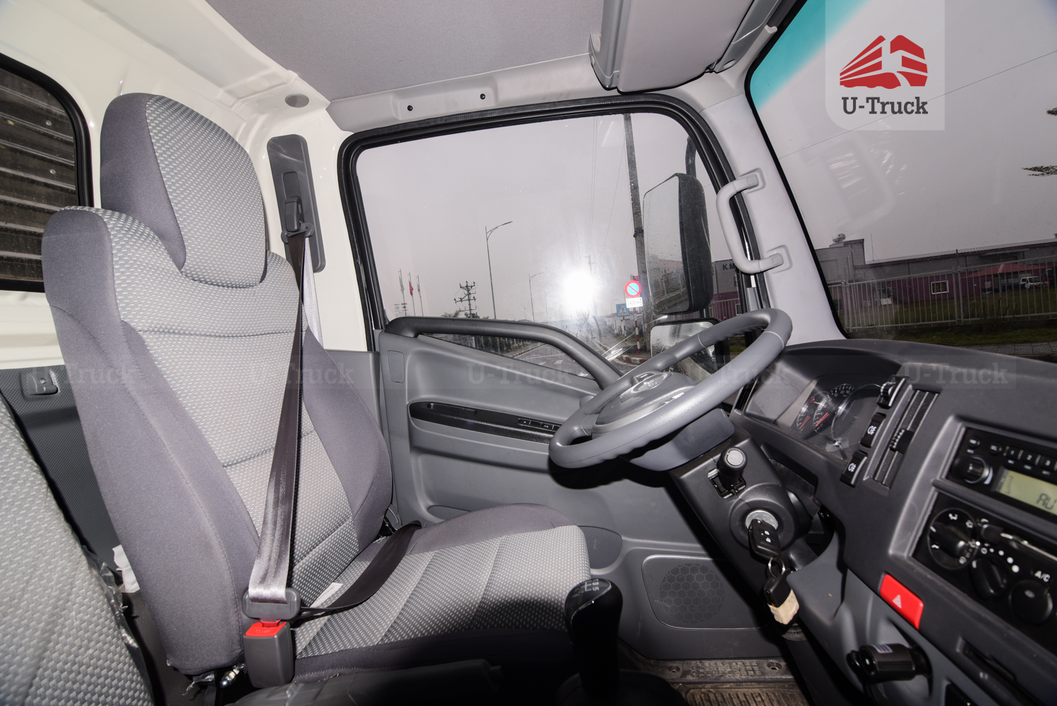 Xe tải JAC N350S 4×2 thùng kín bửng nâng