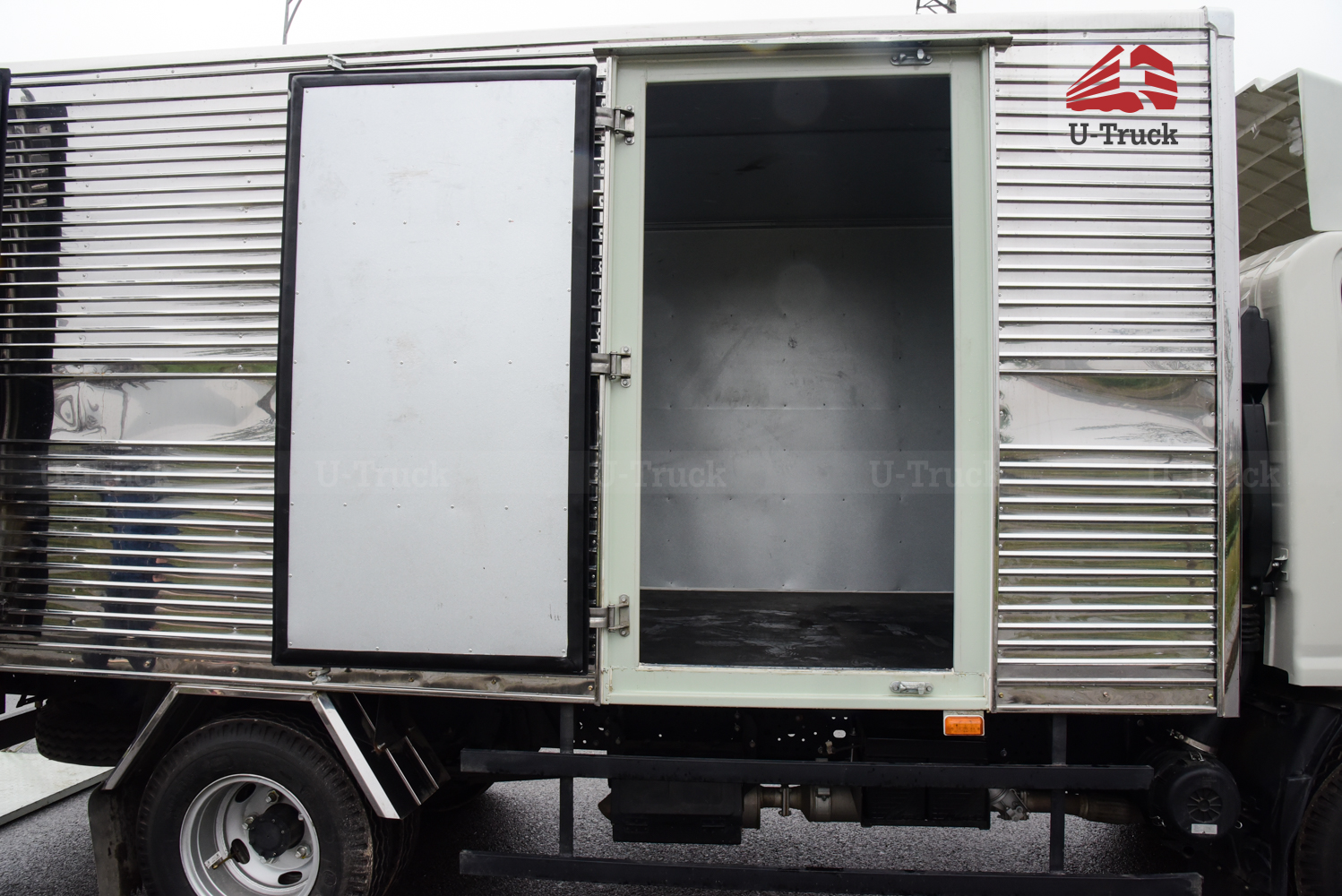 Xe tải JAC N350S 4×2 thùng kín bửng nâng