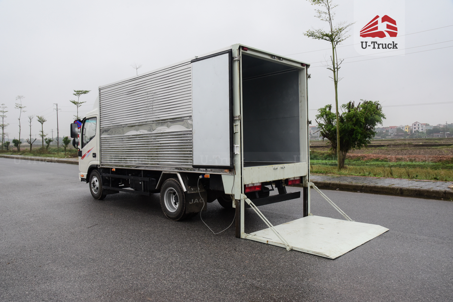 Xe tải JAC N350S 4×2 thùng kín bửng nâng