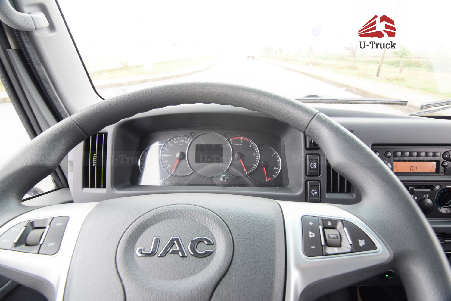 Xe tải JAC N350S 4×2 thùng kín bửng nâng