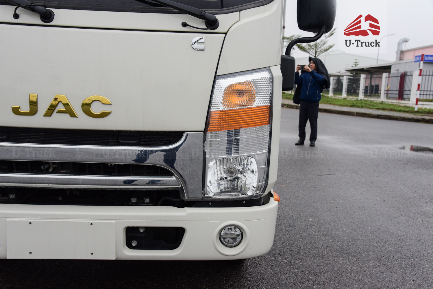 Xe tải JAC N350S 4×2 thùng kín bửng nâng