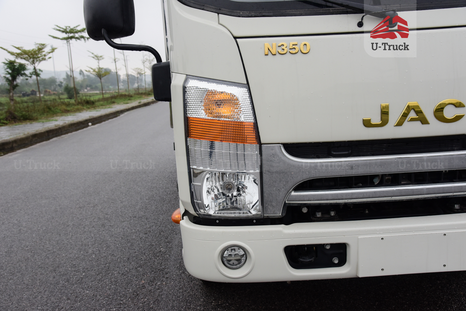 Xe tải JAC N350S 4×2 thùng kín bửng nâng