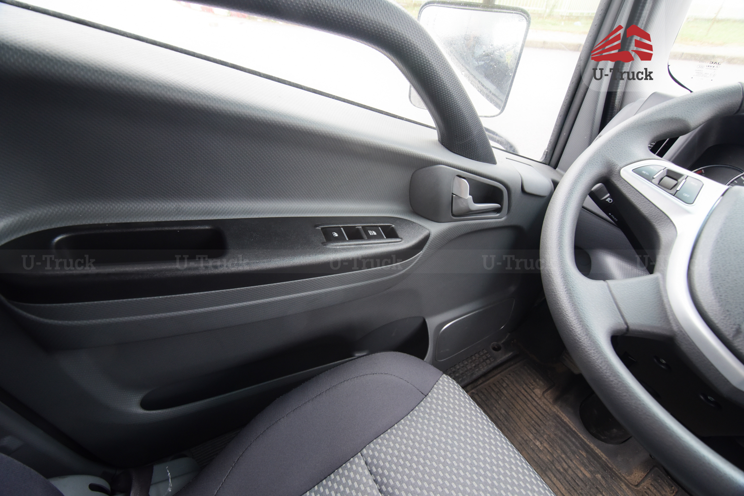 Xe tải JAC N350S 4×2 thùng kín bửng nâng