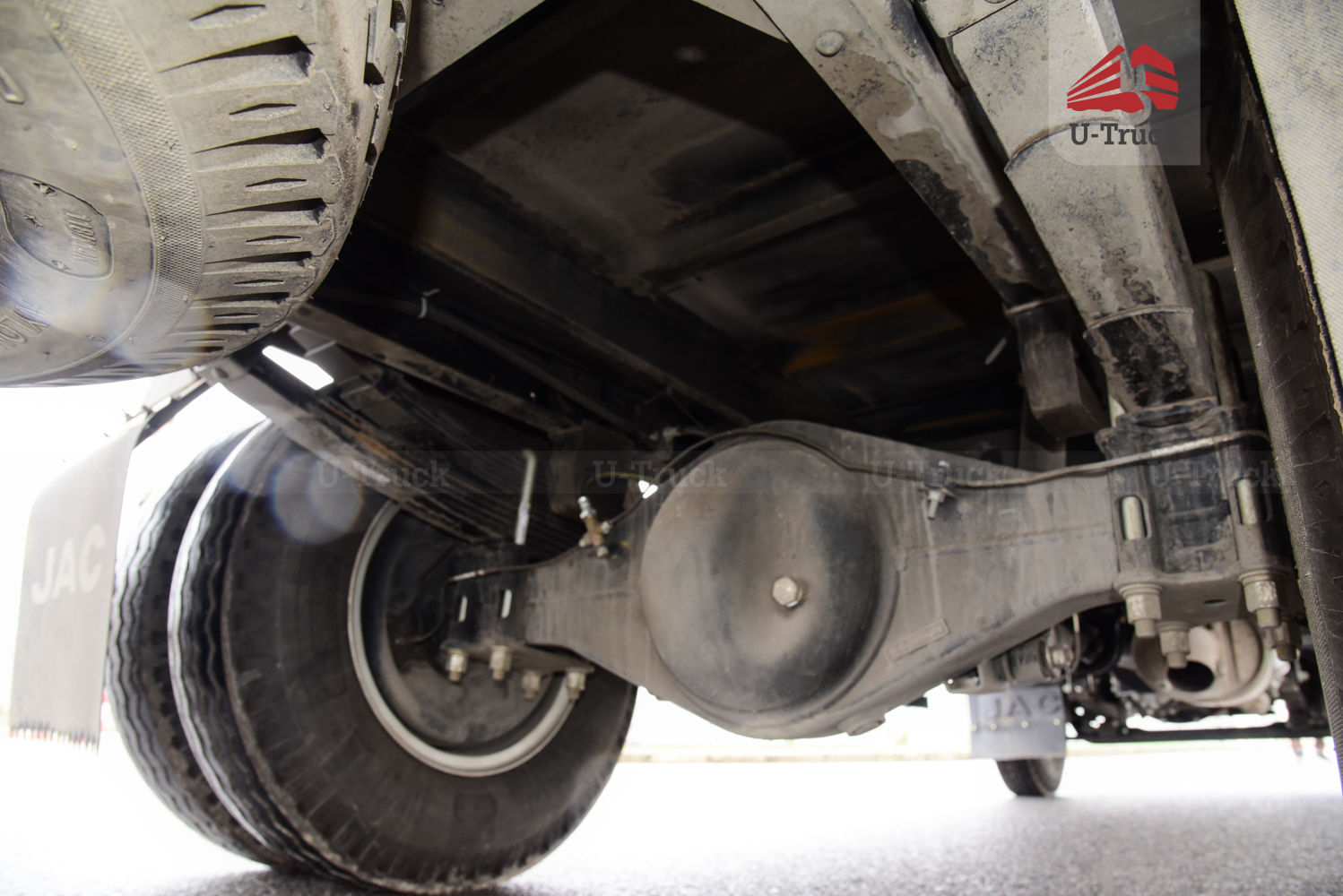 Xe tải JAC N350S 4×2 thùng kín bửng nâng