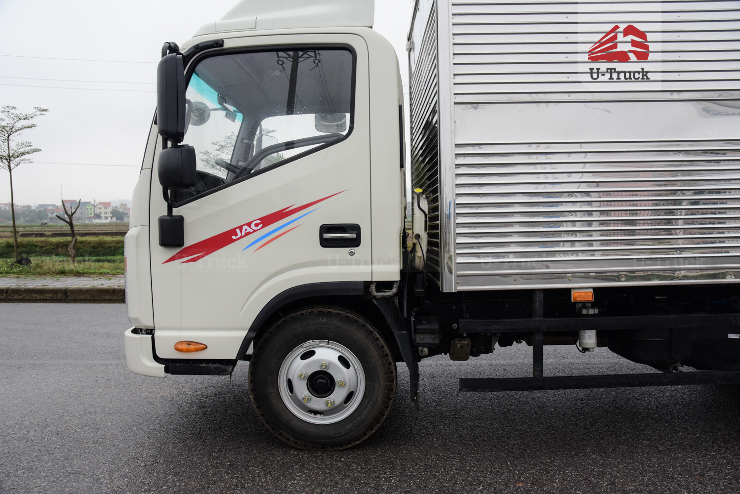 Xe tải JAC N350S 4×2 thùng kín bửng nâng