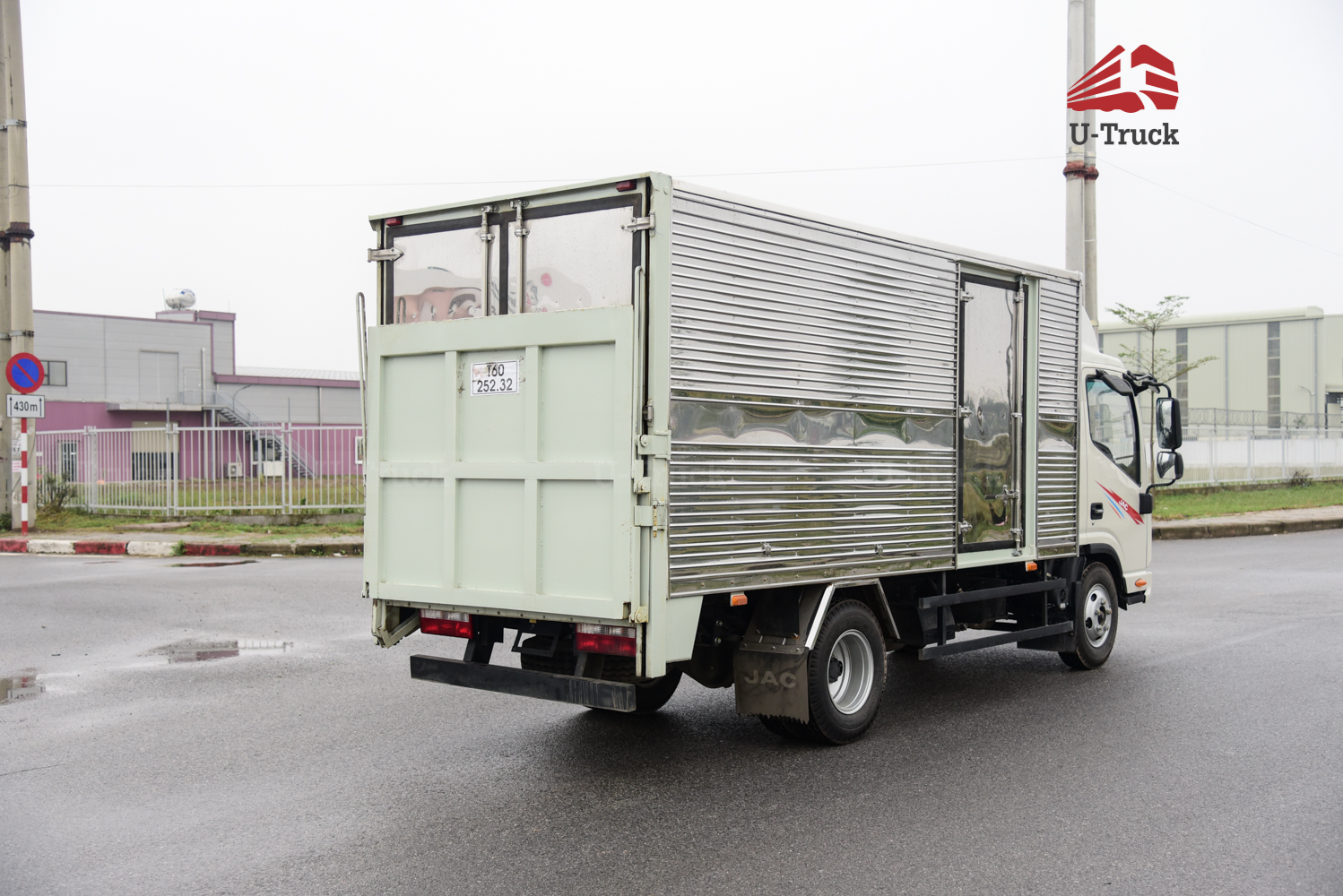 Xe tải JAC N350S 4×2 thùng kín bửng nâng