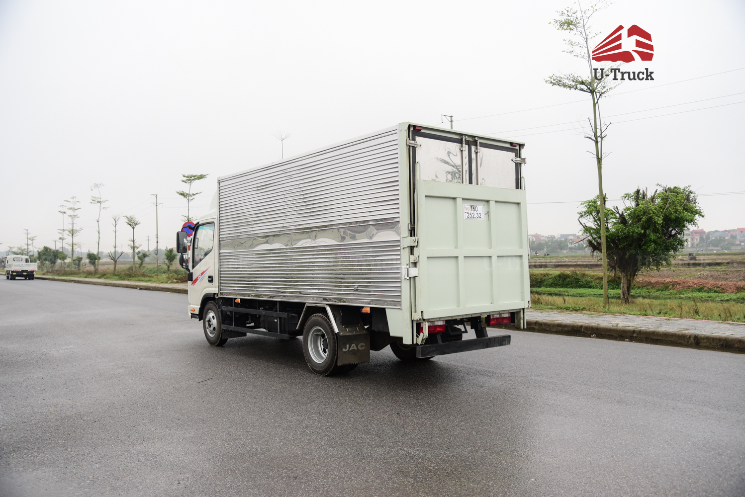 Xe tải JAC N350S 4×2 thùng kín bửng nâng