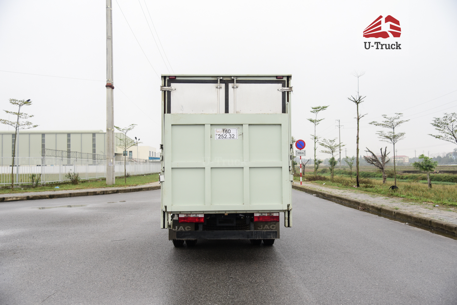 Xe tải JAC N350S 4×2 thùng kín bửng nâng