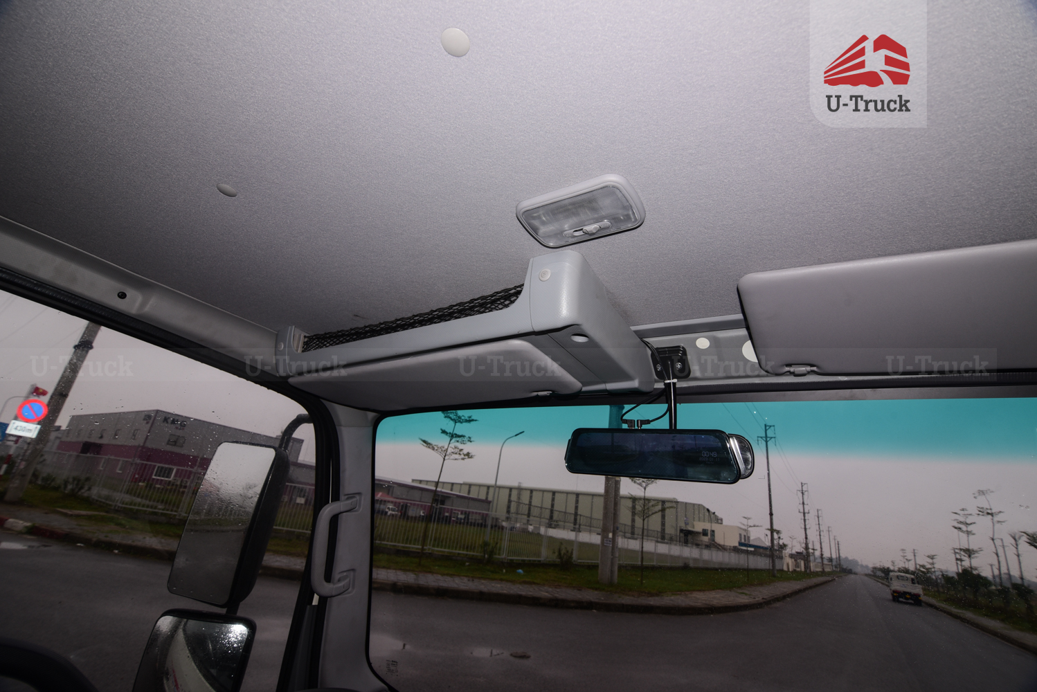 Xe tải JAC N350S 4×2 thùng kín bửng nâng