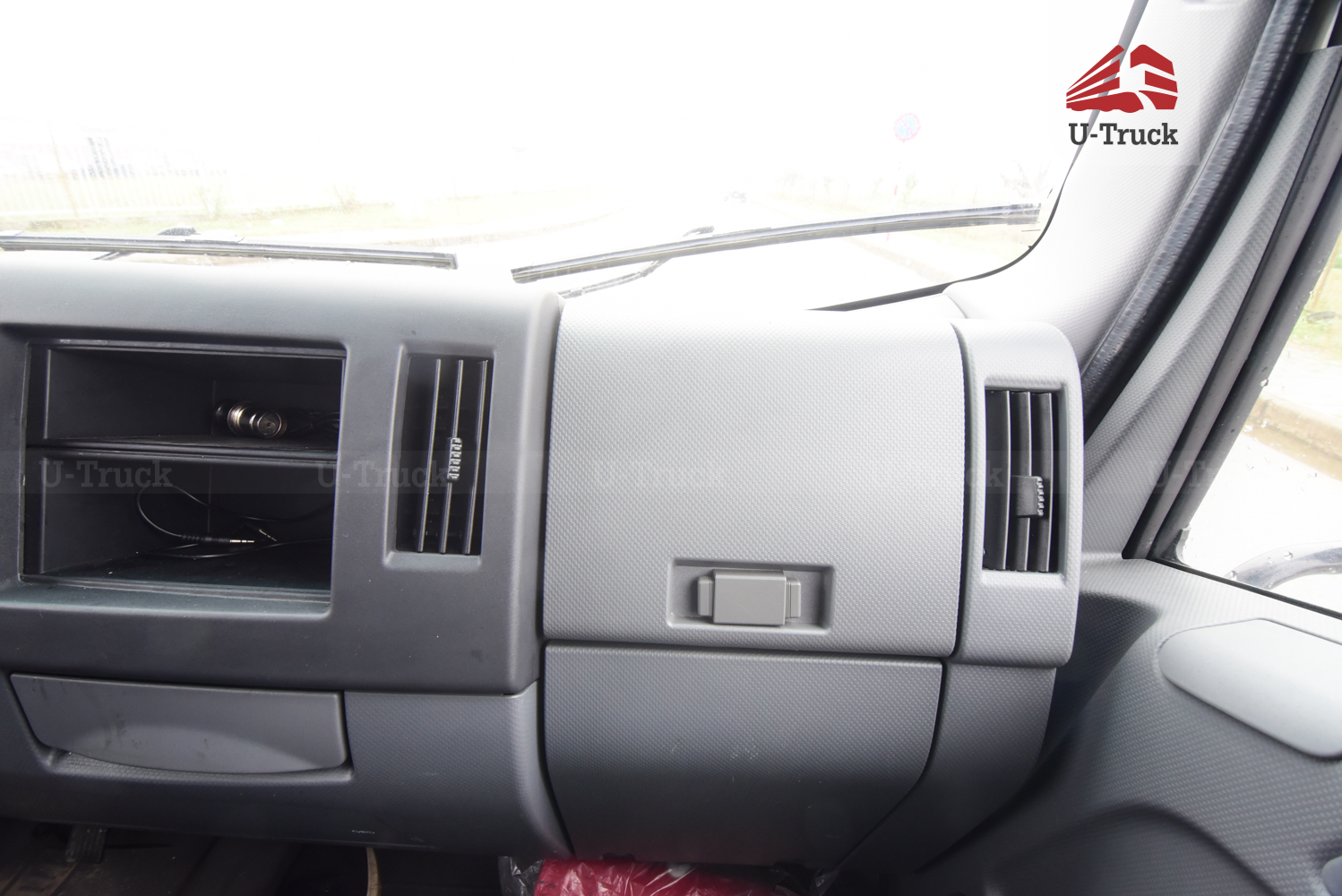 Xe tải JAC N350S 4×2 thùng kín bửng nâng