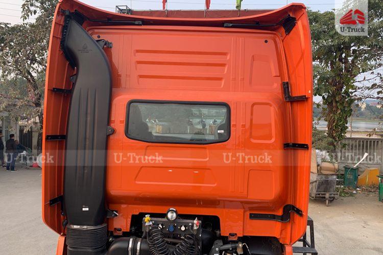 Xe đầu kéo HOWO T7H 440 cầu dầu