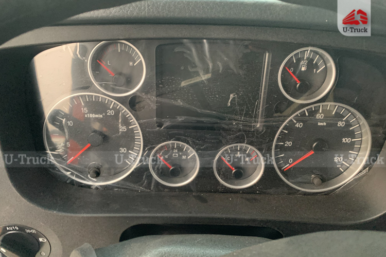 Xe đầu kéo HOWO T7H 440 cầu dầu