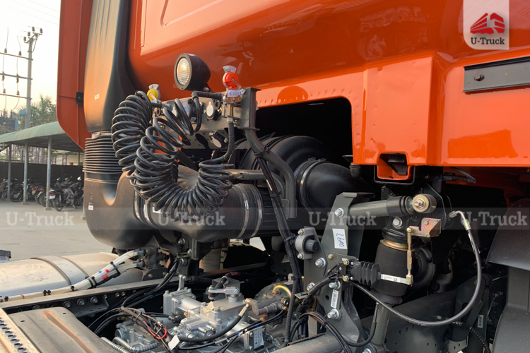 Xe đầu kéo HOWO T7H 440 cầu dầu